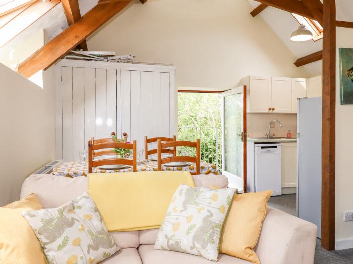 Higher Norton Barn, near East Allington, Devon. Off-road parking. Close to a pub. Pet-friendly. WiFi