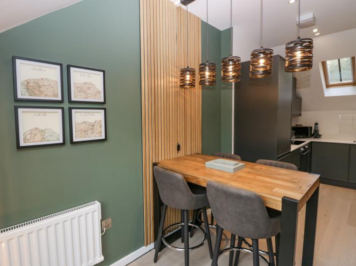 Watch Tree Apartment is in Backbarrow, Cumbria. Duplex apartment in national park. Stylish. Near pub