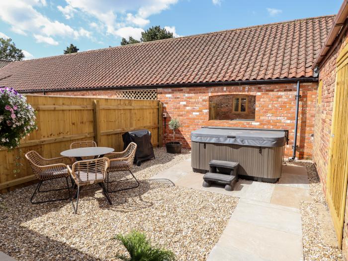 The Grange Cottage 2 in Ashby-cum-Fenby near Waltham, Lincolnshire. Hot tub. Near an AONB. Open plan