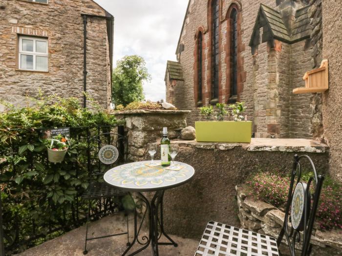 Muddy Boots - Scarpa, in Kirkby Stephen, Cumbria. Smart TV. Woodburning stove. Near a National Park.