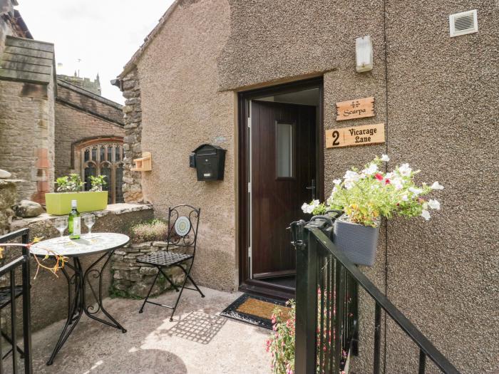 Muddy Boots - Scarpa, in Kirkby Stephen, Cumbria. Smart TV. Woodburning stove. Near a National Park.