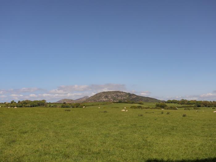 Keepers Lodge, Nefyn in Gwynedd, near an AONB, off-road parking, indoor heated swimming pool, large