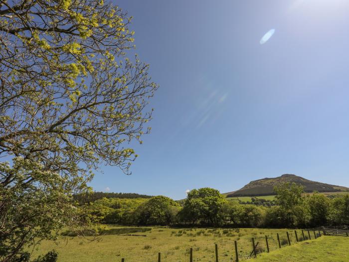 Keepers Lodge, Nefyn in Gwynedd, near an AONB, off-road parking, indoor heated swimming pool, large