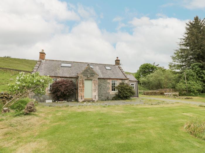 Prince's Cottage near Moniaive, Dumfries and Galloway. Three-bedroom cottage with rural views. Pets.