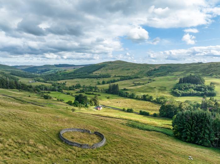 Prince's Cottage near Moniaive, Dumfries and Galloway. Three-bedroom cottage with rural views. Pets.