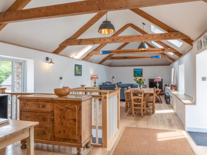 Swallows Barn, Dartmouth, Devon. Smart TV. Near a National Park. Off-road parking. Pet-free. Garden.