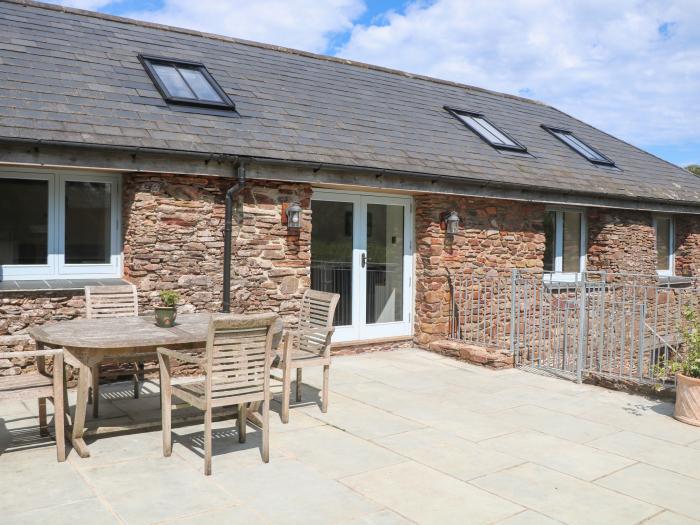 Swallows Barn, Dartmouth, Devon. Smart TV. Near a National Park. Off-road parking. Pet-free. Garden.