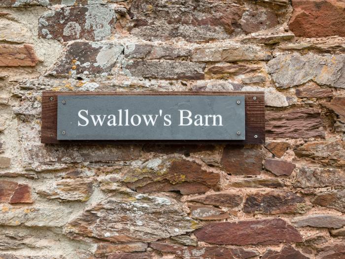 Swallows Barn, Dartmouth, Devon. Smart TV. Near a National Park. Off-road parking. Pet-free. Garden.