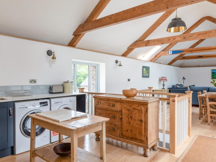 Swallows Barn, Dartmouth, Devon. Smart TV. Near a National Park. Off-road parking. Pet-free. Garden.