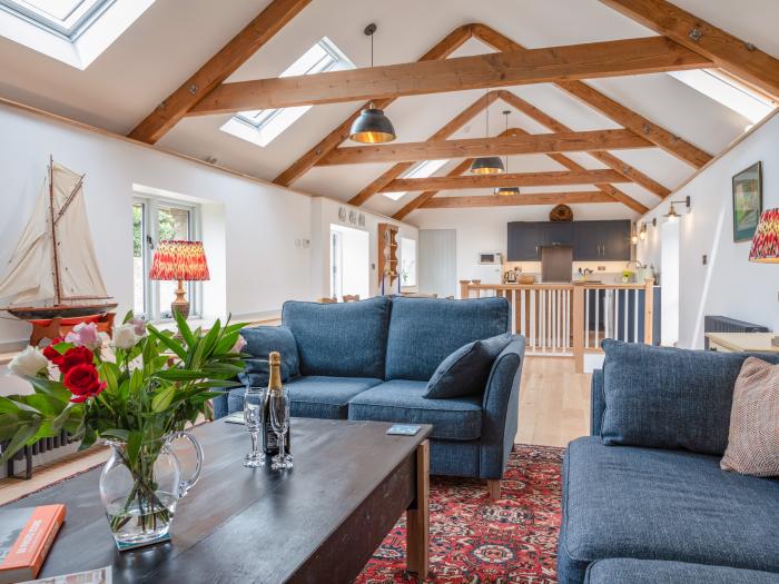 Swallows Barn, Dartmouth, Devon. Smart TV. Near a National Park. Off-road parking. Pet-free. Garden.