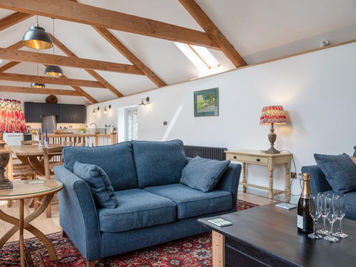 Swallows Barn, Dartmouth, Devon. Smart TV. Near a National Park. Off-road parking. Pet-free. Garden.