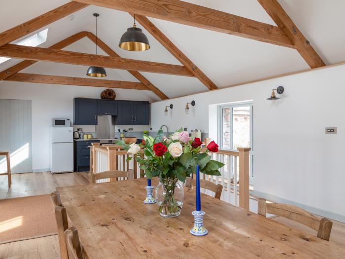 Swallows Barn, Dartmouth, Devon. Smart TV. Near a National Park. Off-road parking. Pet-free. Garden.