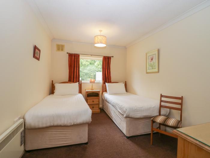 Dogwood Timber Lodge, in Keswick, Cumbria, off-road parking, in a National Park, pet-friendly, 2bed.