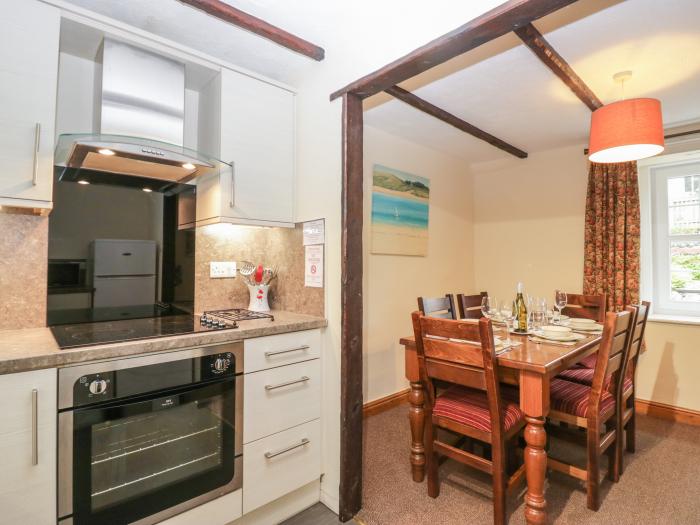 Riverside Cottage No 4, in Keswick, Cumbria. Off-road parking, in National Park, pet-friendly, 3-bed