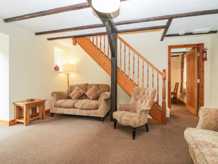 Riverside Cottage No 4, in Keswick, Cumbria. Off-road parking, in National Park, pet-friendly, 3-bed