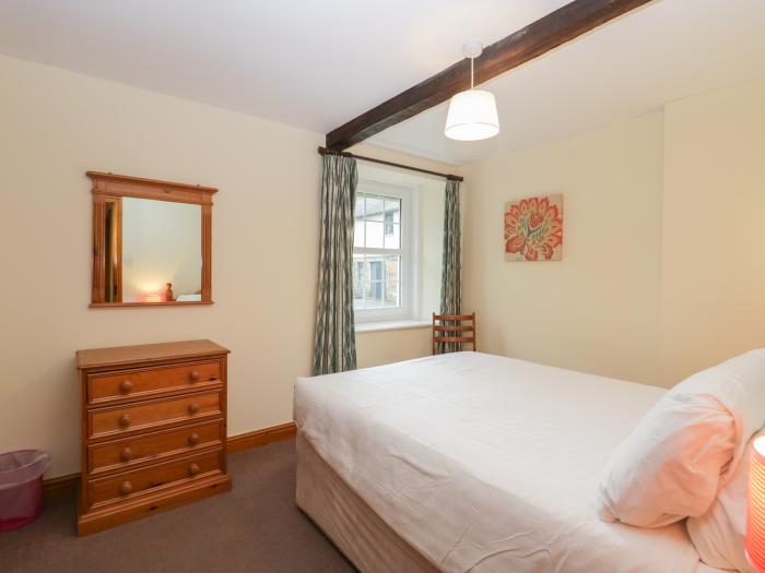 Riverside Cottage No 4, in Keswick, Cumbria. Off-road parking, in National Park, pet-friendly, 3-bed