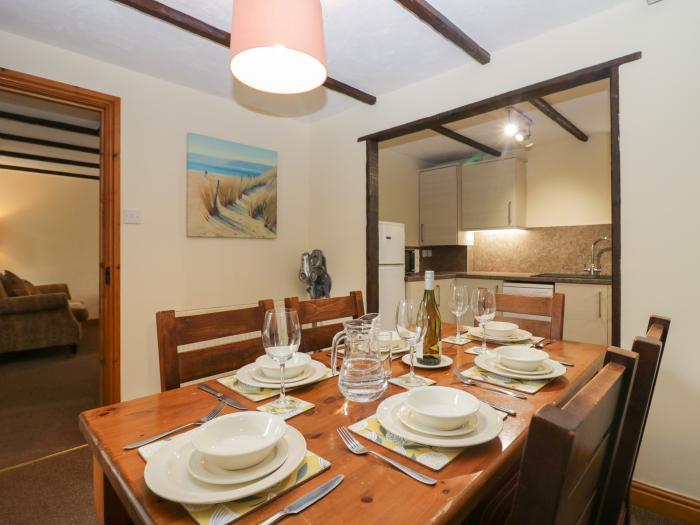 Riverside Cottage No 4, in Keswick, Cumbria. Off-road parking, in National Park, pet-friendly, 3-bed