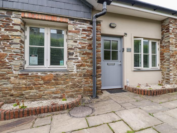 Pen-Y-Les, Edmonton near Wadebridge, Cornwall. Off-road parking. Close to pub. Open-plan. 3 bedrooms