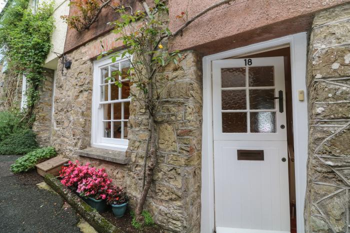 18 Robinsons Row, Salcombe, Devon