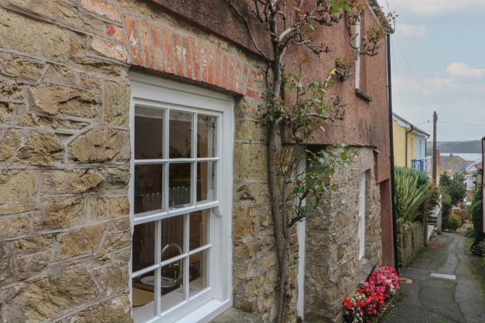 18 Robinsons Row, in Salcombe, Devon. Close to amenities. Central location. In the South Devon AONB.