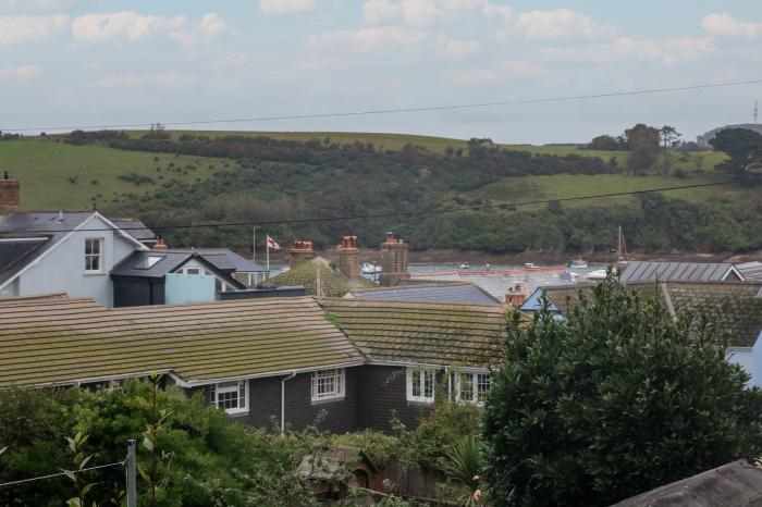 18 Robinsons Row, in Salcombe, Devon. Close to amenities. Central location. In the South Devon AONB.