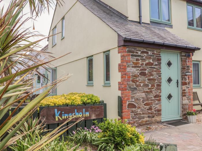 Kingsholm, Porthtowan, Cornwall. Three-bed, off-road parking, close to beach and amenities, parking.