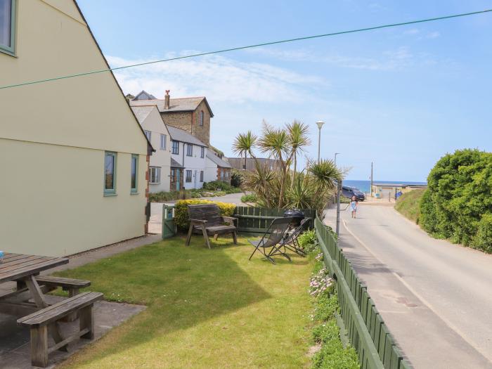 Kingsholm, Porthtowan, Cornwall. Three-bed, off-road parking, close to beach and amenities, parking.