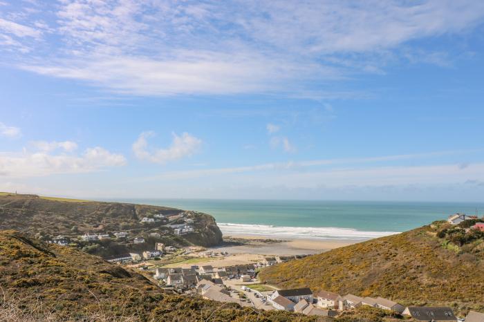 Kingsholm, Porthtowan, Cornwall. Three-bed, off-road parking, close to beach and amenities, parking.