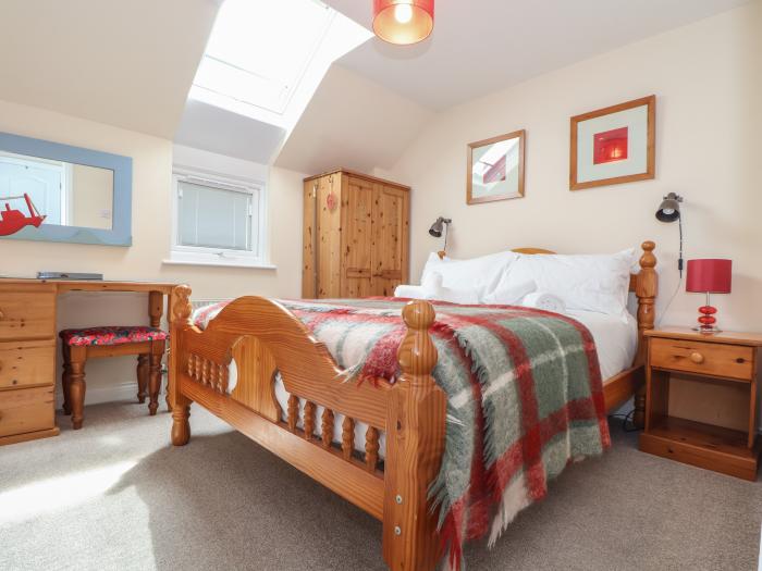 Kingsholm, Porthtowan, Cornwall. Three-bed, off-road parking, close to beach and amenities, parking.