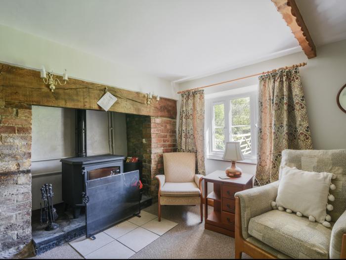 Millwater Cottage, Dalwood, East Devon. Off-road parking. In an AONB. Garden. Pet-friendly. TV. WiFi