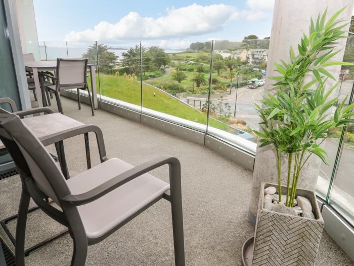 Sebastian's View in Falmouth, Cornwall. Sea views. Balcony. Smart TV. Off-road parking. Near a beach