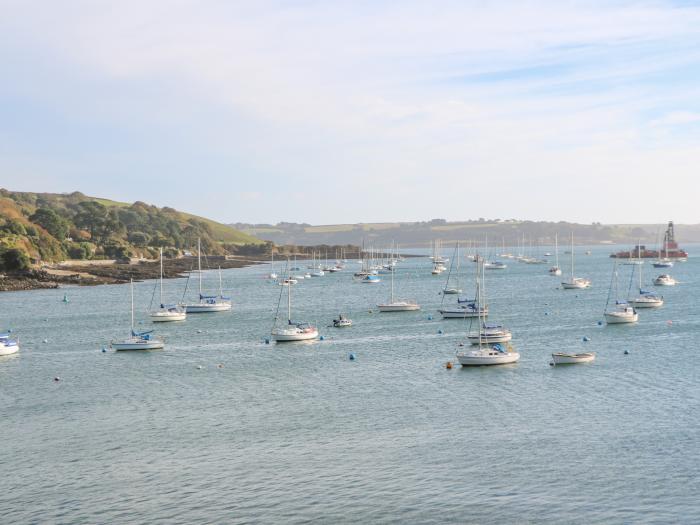 Sebastian's View in Falmouth, Cornwall. Sea views. Balcony. Smart TV. Off-road parking. Near a beach