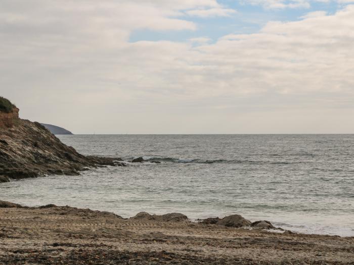 Sebastian's View in Falmouth, Cornwall. Sea views. Balcony. Smart TV. Off-road parking. Near a beach