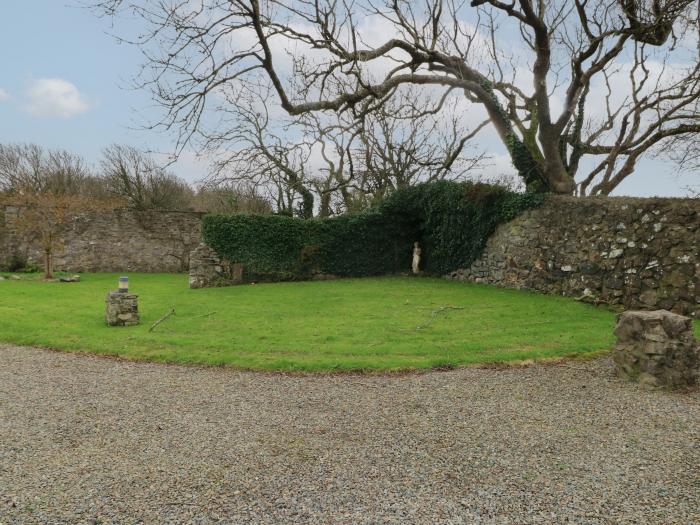 Coach House nr Broad Haven, Pembrokeshire. Beach nearby. Close to Pembrokeshire Coast National Park.