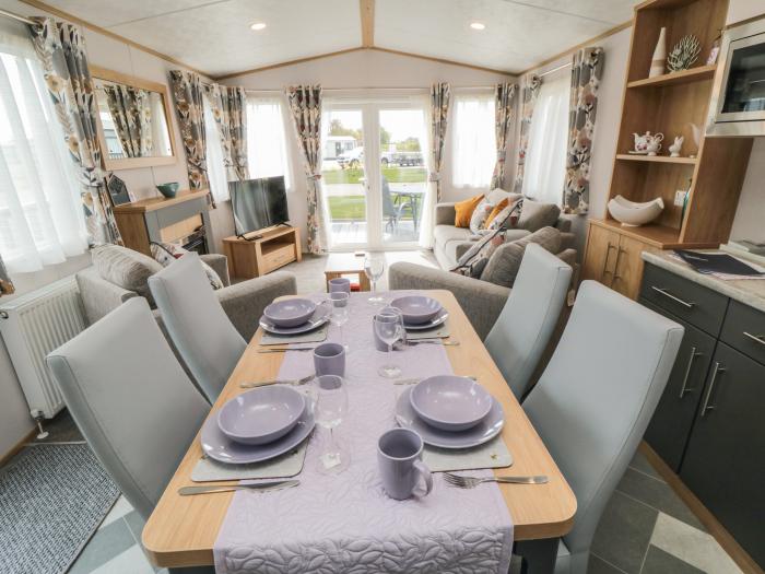 Lodge 7 - Seabreeze Retreat, Bridlington, East Riding of Yorkshire, Near a National Park, Open plan.