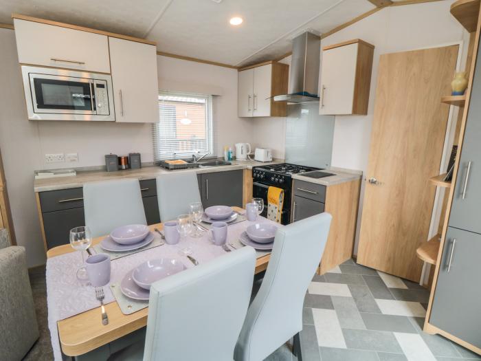 Lodge 7 - Seabreeze Retreat, Bridlington, East Riding of Yorkshire, Near a National Park, Open plan.