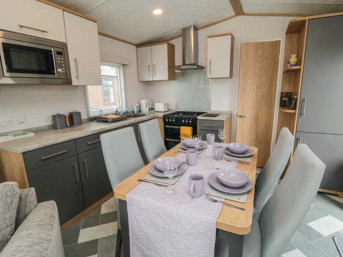 Lodge 7 - Seabreeze Retreat, Bridlington, East Riding of Yorkshire, Near a National Park, Open plan.