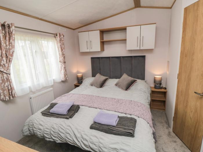 Lodge 7 - Seabreeze Retreat, Bridlington, East Riding of Yorkshire, Near a National Park, Open plan.