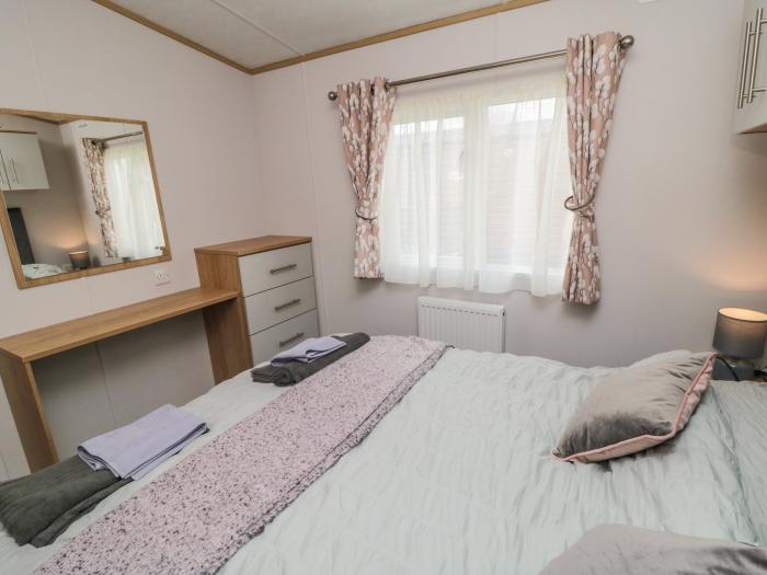 Lodge 7 - Seabreeze Retreat, Bridlington, East Riding of Yorkshire, Near a National Park, Open plan.