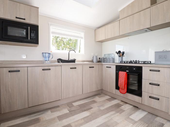 63 The Maples, Hewas Water near Sticker, Cornwall. Smart TV. Electric fire. Off-road parking. 2 bed.