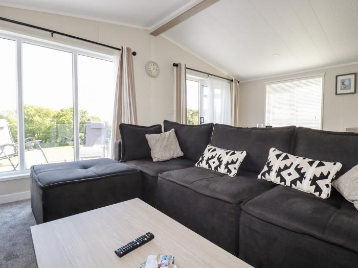 63 The Maples, Hewas Water near Sticker, Cornwall. Smart TV. Electric fire. Off-road parking. 2 bed.