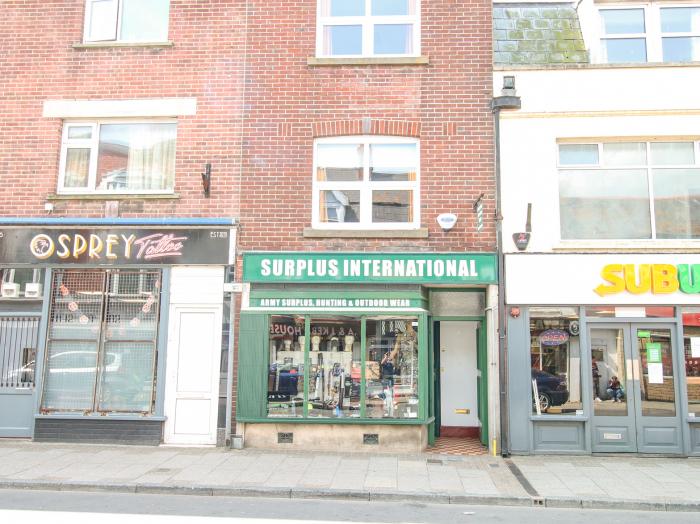 Stone's Throw, Weymouth, Dorset. Close to a beach, a shop and a pub. Garden. Local attractions. WiFi