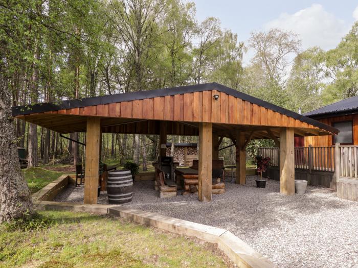 Lovat Highland Bothy in Beauly, Highlands. Open-plan living. Ideal for couples. Covered outdoor area