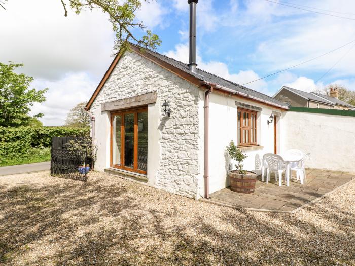 Holly Cottage, Llangan near Bridgend, South Wales. Rural location. Off-road parking. Woodburner. TV.