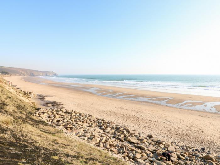 Barn Renovation, Lower Kenneggy near Praa Sands, Cornwall. Garden. Smart TV. Open-plan. WiFi. Games.