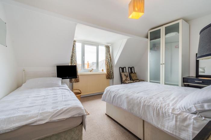 South Bay Beach House, Bridlington, East Yorkshire. Eight-bedroom home near the beach. Pet-friendly.