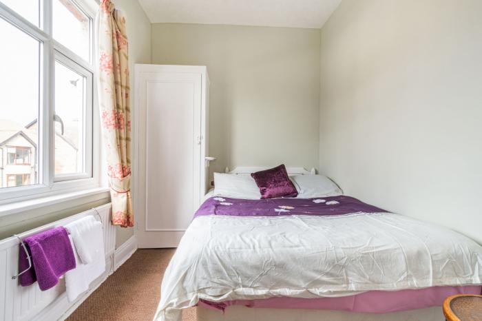 South Bay Beach House, Bridlington, East Yorkshire. Eight-bedroom home near the beach. Pet-friendly.