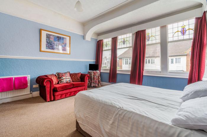 South Bay Beach House, Bridlington, East Yorkshire. Eight-bedroom home near the beach. Pet-friendly.