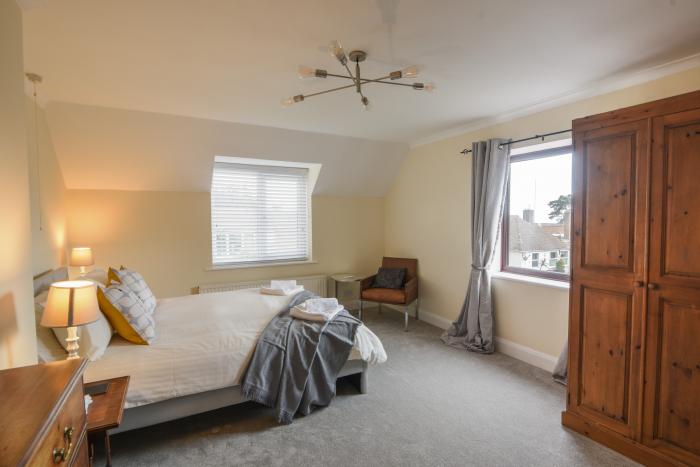 Fawley in Lyme Regis, Dorset. Four bedrooms. Off-road parking. Beach nearby. Electric fire. Smart TV