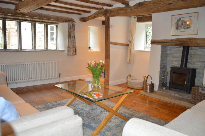 Goyt Cottage in Marple Bridge, near to the Peak District. Character. Pets welcome. Woodburner. 2bed.